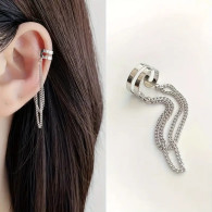 Moderne Ohrklemme mit Kette – Leichtes Accessoire für Damen | Trendiger Schmuck